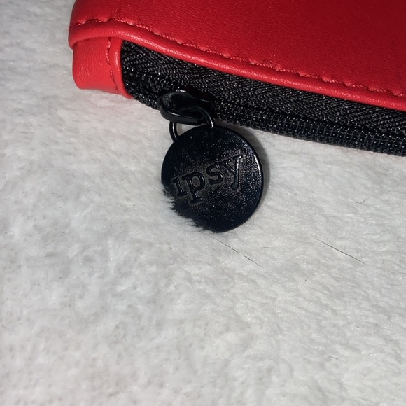 Red Ipsy Glam Bag with Mask the February edition - Picture 6 of 7